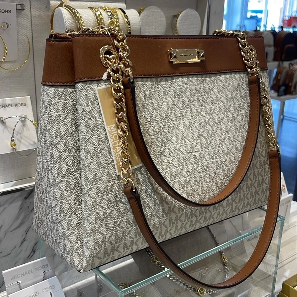 Michael Kors Whitney Medium Signature Logo Tote Bag
Vanilla
NWT - Picture 10 of 16